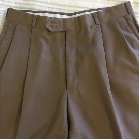 HENRY GRETEL men’s taupe pants 32 x 30. Pleated front. dry clean. - Picture 1 of 6